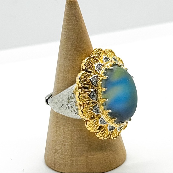NWOT Gorgeous large cocktail ring with blue stone adjustable size - Picture 9 of 15